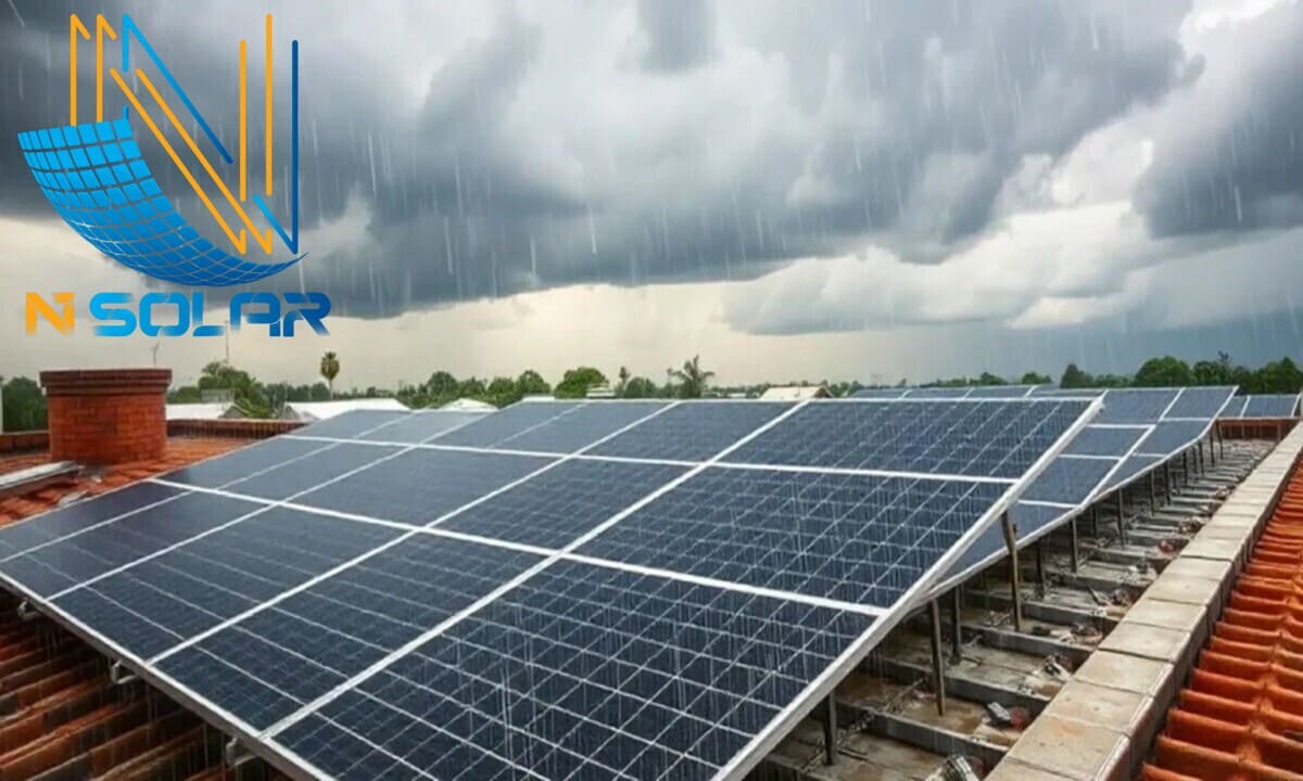 پنل خورشیدی در روزهای ابری 